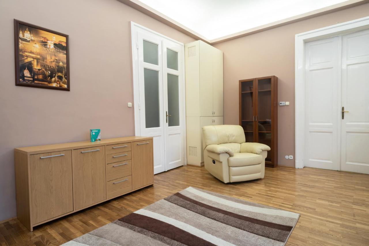 Kiraly Central Apartment With Free Parking And Ac Budapesta Exterior foto